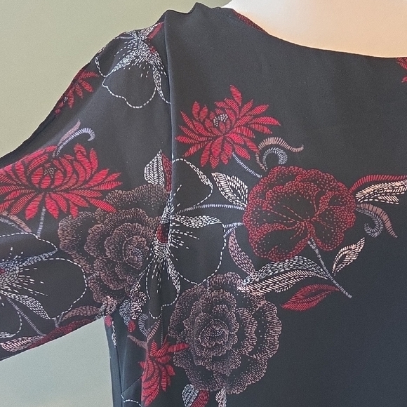 Maurices Size 1 (16/18) Blsck With Red Floral A-line Dress with Bishop Sleeves - Picture 4 of 12